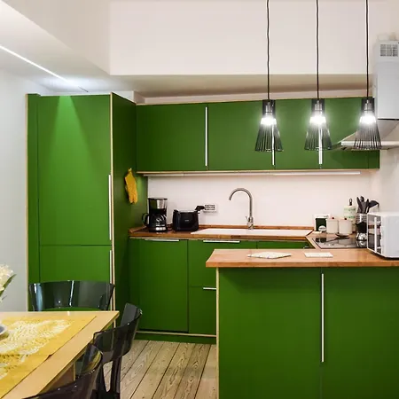 Guesthost - Tiburtina Apartments *