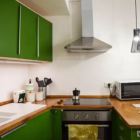 Guesthost - Tiburtina Apartments *