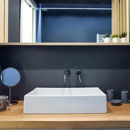 Guesthost - Tiburtina Apartments