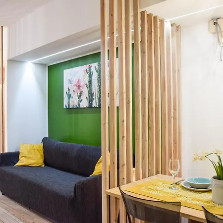 Guesthost - Tiburtina Apartments *